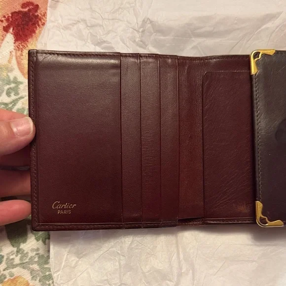 Pre-Loved Cartier Les Must Line burgundy Leather Wallet with KISS Lock Coin - Picture 6 of 16